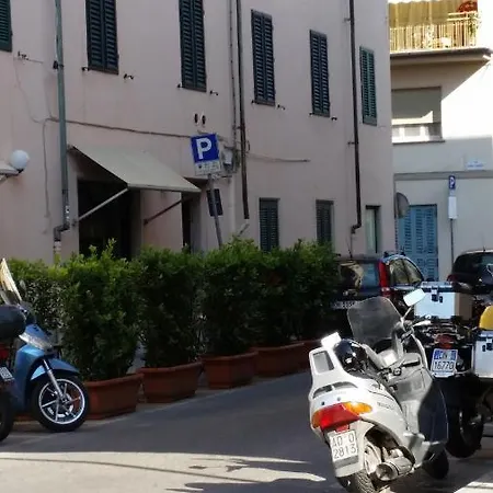 Casa Di Titta Vicino Al Mare 別荘 ヴィアレッジョ